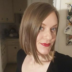 Meet your Posher, Caitlin